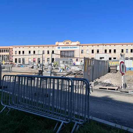 Budowa Rzeszowskiego Centrum Komunikacyjnego zbliża się do końca [wrzesień 2023] - fot 9
